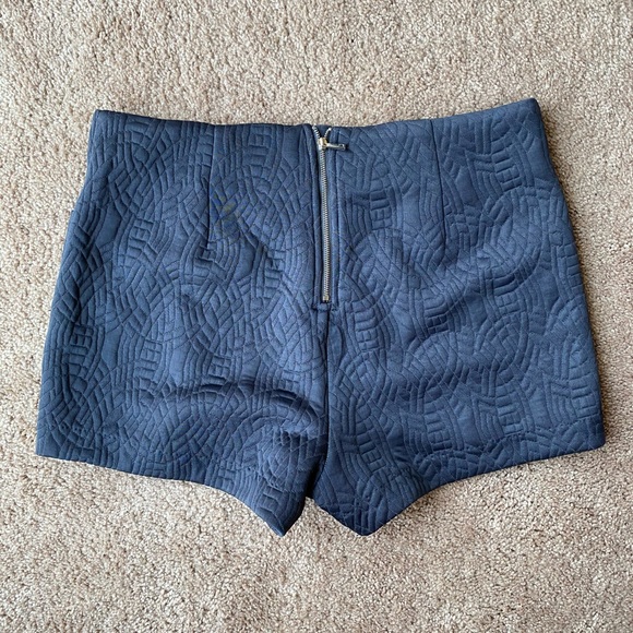 Shorts - Picture 2 of 3